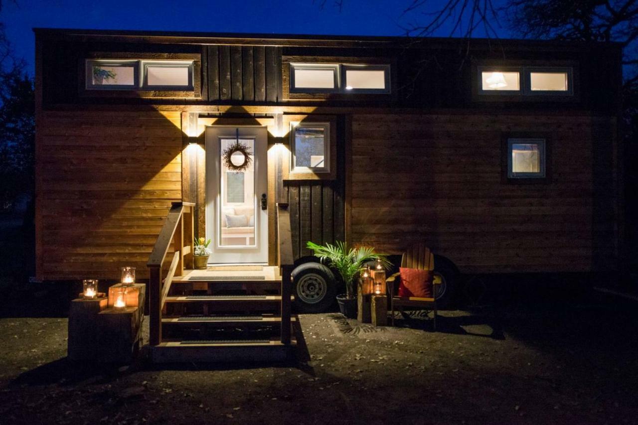 Montana Escape Elegant Tiny House In Waco Near Magnolia Villa Buitenkant foto